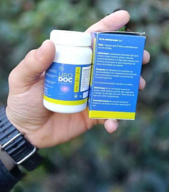 Reverso de la caja de UroDoc con dosis, indicaciones y advertencias